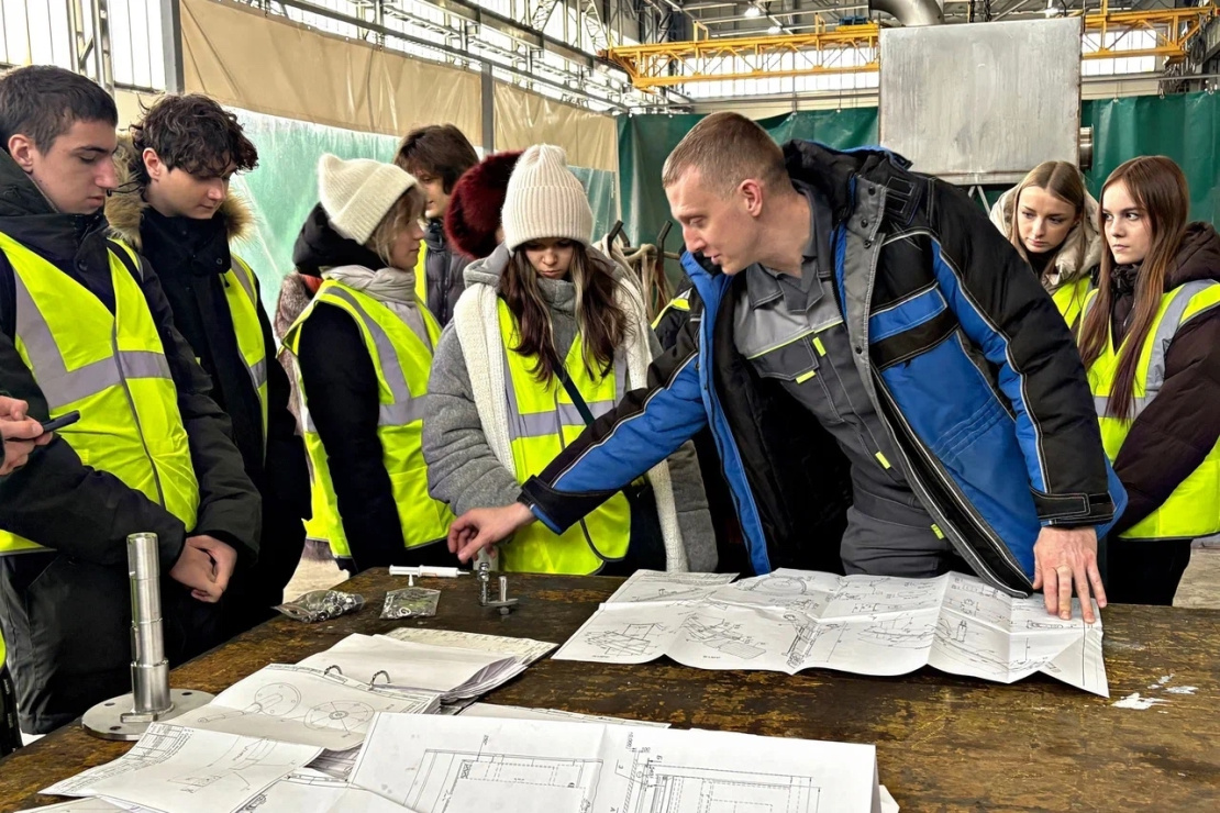 Moscow Polytechnic University student introduces schoolchildren to 345th Mechanical Plant