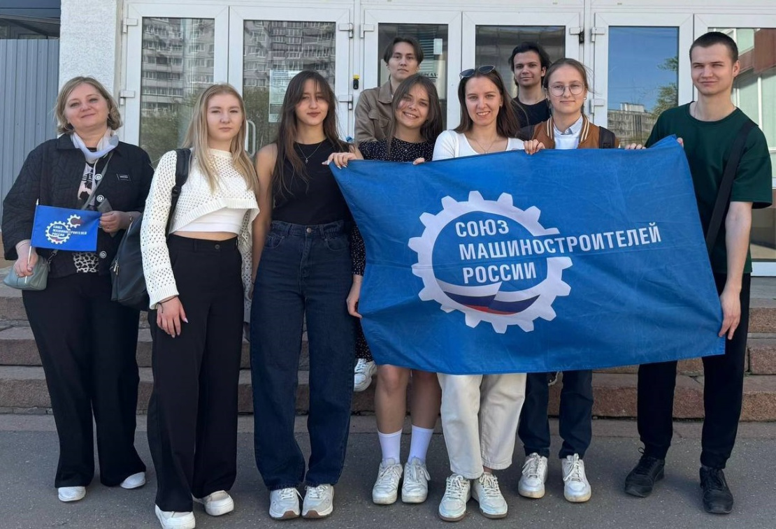 Students of Moscow Polytech get acquainted with the work of an enterprise creating parachute systems