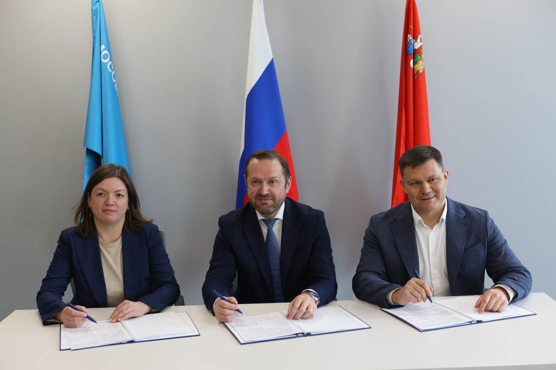 In the photo: Vice-President for Academic Affairs of Moscow Polytech Gyuzel Sharipzyanova, Director General of JSC “Mosoblgas” Igor Baranov, Minister of Energy of the Moscow Region Sergey Voropanov.
