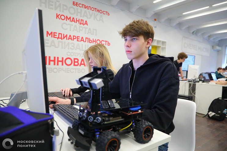 Школьники разработали беспилотные системы для «умного города» в финале НТО в Московском Политехе  