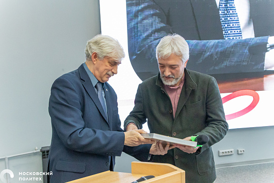 «Журналист будущего — человек с чипом в голове»: Евгений Примаков провел мастер-класс в Московском Политехе